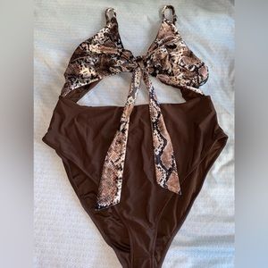 Fashion nova one piece snake swim suit size 2X
